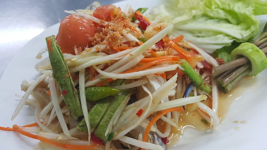 Thai papaya salad