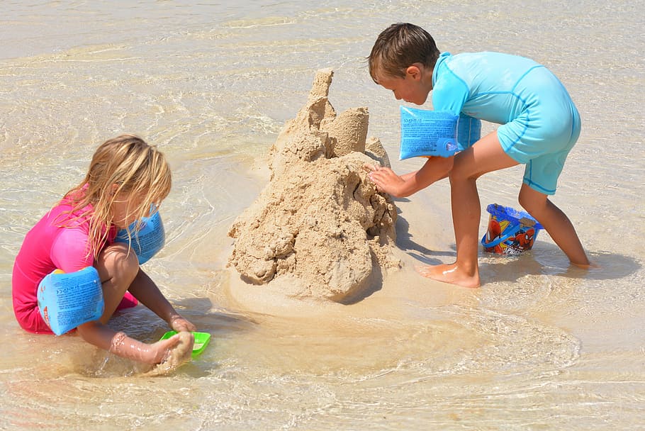 Kids making sand castle